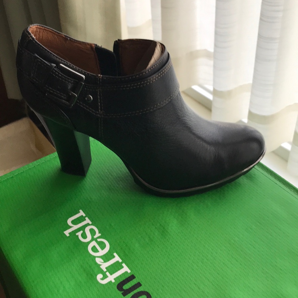 Women’s Genuine Leather Boots!!!!
